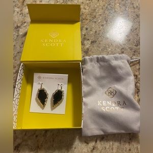 NWT Kendra Scott hanging earrings